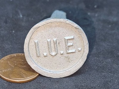 I.U.E.  - IOWA UNION ELECTRIC HUBBARD Datumsnagel - ALUMINIUM SEHR SCHÖN