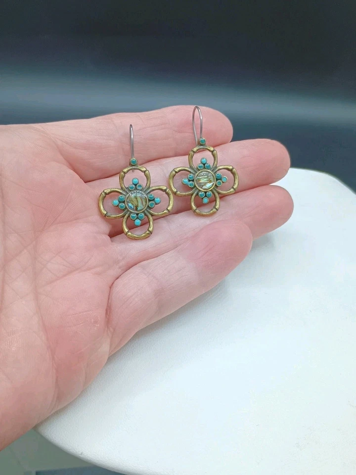 Pendientes Flor Latón Artesanales Gancho Abulón Turquesa Esmalte Calado De Colección  Foto 4 de 4
