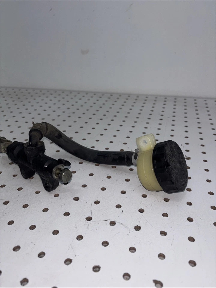 Cilindro maestro de freno 98 Triumph Daytona T595 depósito trasero 1997 1998 T 595 Foto 3 de 4