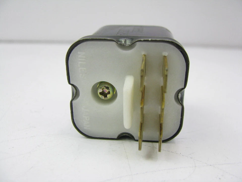 NUEVO - FUERA DE CAJA 2523079904 Relé de ventilador de refrigeración para 1977-81 Datsun 810 1979-82 310 Foto 2 de 3