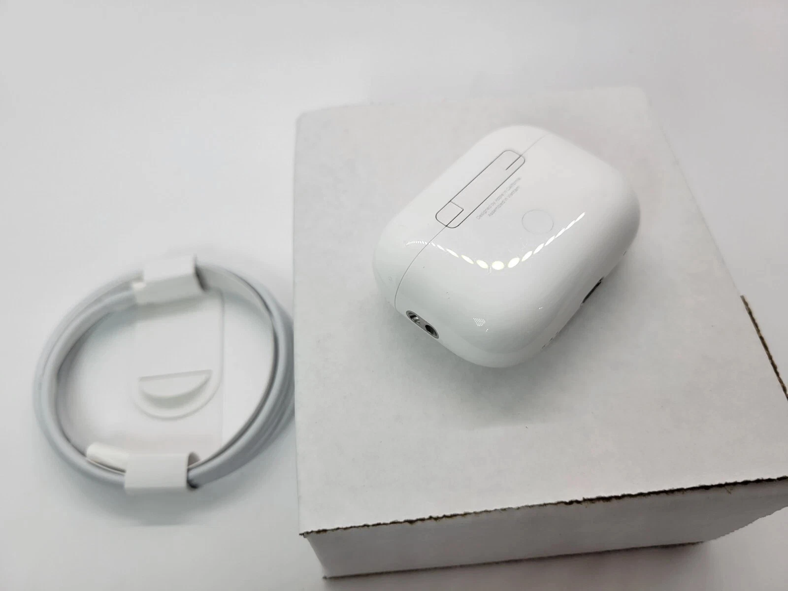 APPLE AIRPODS PRO 2ND GEN (GRADE A) - CHARGING CASE ONLY | USB-C MODEL A2968 Review
