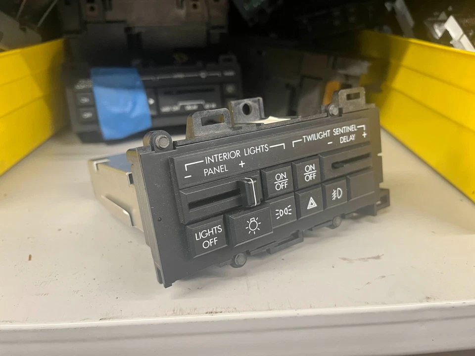 Interruptor de control de faros Cadillac Allante 90-93 modelo 16146486 Foto 2 de 4