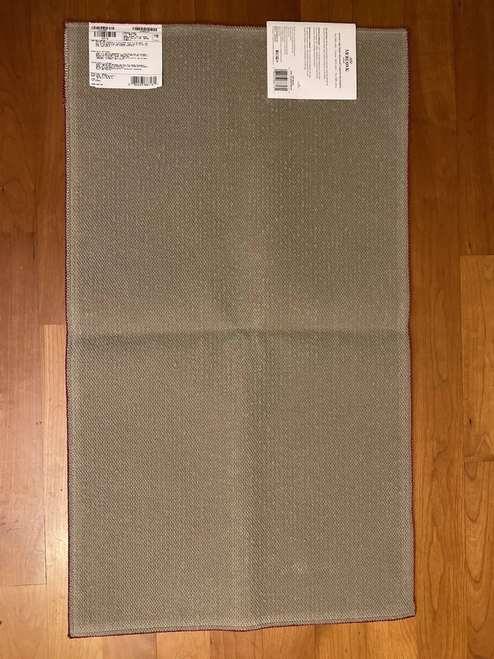 Alfombra Mohawk Accent 20 in X 34 en rojo y blanco navideño Foto 2 de 2