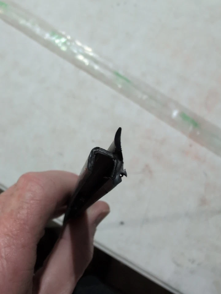 Moldura superior parabrisas Flexline FW-823BT para Audi S4 A4 Quattro 1996-2002 Foto 3 de 3