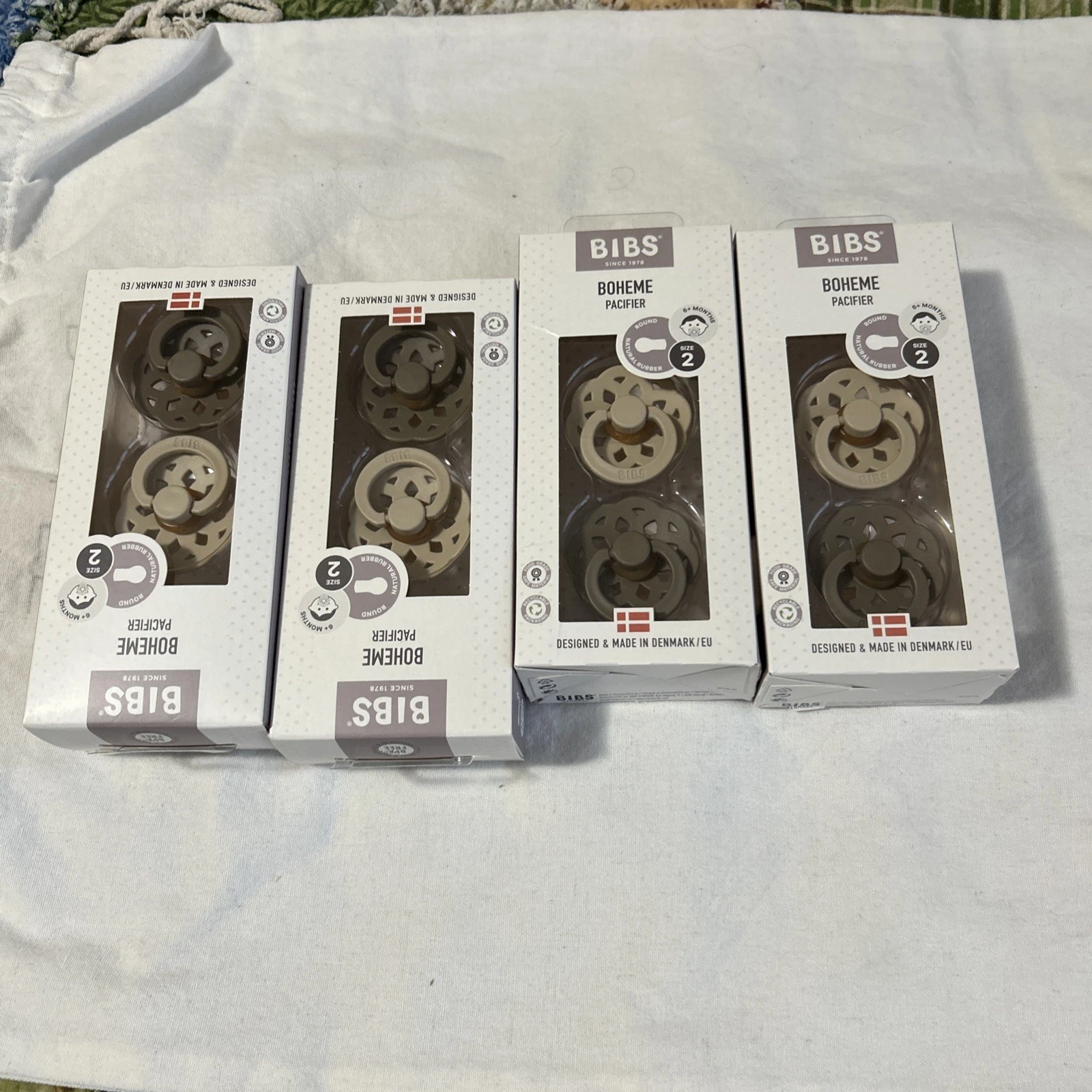Lot of 4 BIBS Boheme Round Pacifiers Size 2 (6+ Months Vanilla/Dark Oak) New Box
Opens in a new wind