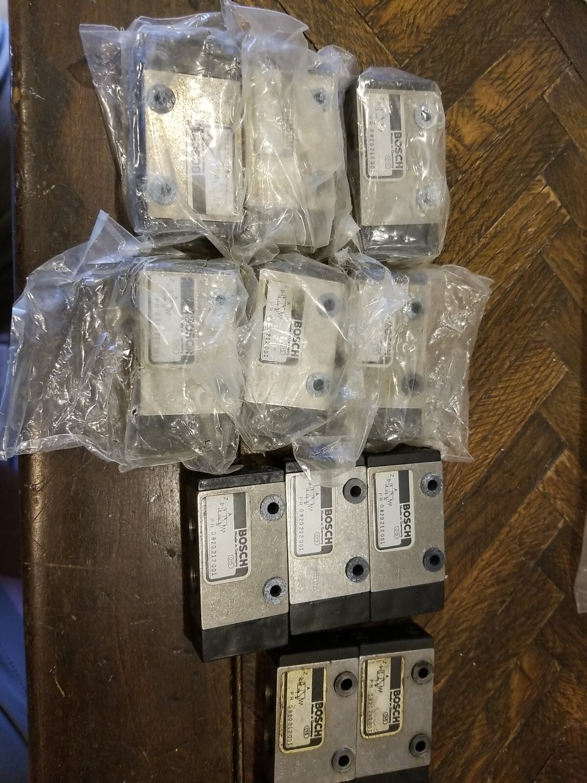 Bosch 0 820 212 001 Pneumatic Solenoid Valve 3/2 NC 9 new, 2 used lot