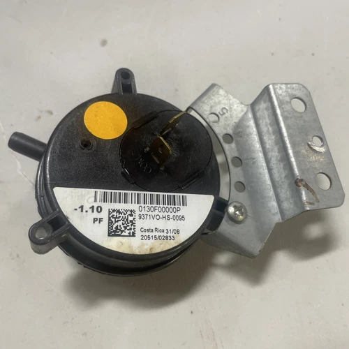 0130F00000P 9371VO-HS-0095 Goodman Amana Furnace OEM Air Pressure Switch-Used