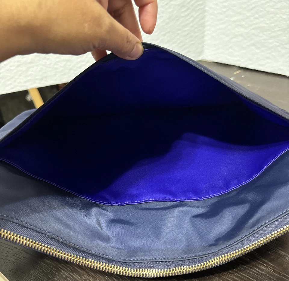 Hendri Bendel Blue Laptop Bag Nylon Navy Blue. 10”x13.75”x1” - Image 3 of 4