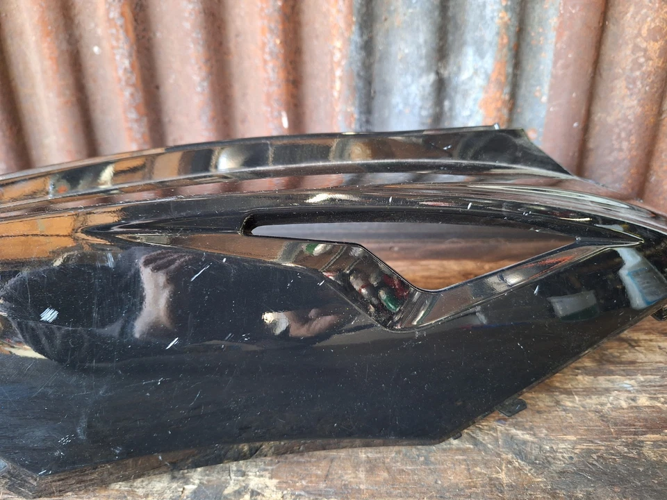 Sym Symphony SR 125 - Right Hand Side Panel Fairing Cover - Black - image 4 of 4