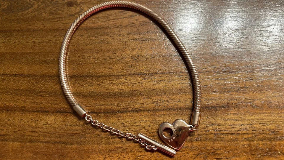 Elegantes Rosegoldenes Armband mit Herz-Toggle-Verschluss – stilvoll & neuwertig - Bild 2 von 3