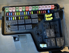 2002-2004 Dodge Ram 1500 Engine Fuse Box Assembly Oem 2002-2004 Dodge Ram 1500 Engine Fuse Box Assembly Oem