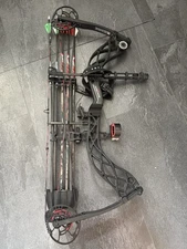 Bowtech Carbon Zion DLX Bottomland Riser w/ Black Limbs (Right Hand)