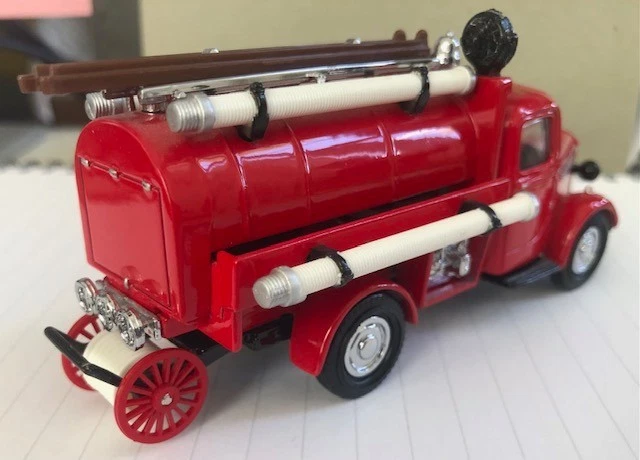MATCHBOX FIRE ENGINE SERIES 1939 Bedford Tanker Fire Engine - YFE04 - Image 3 of 4