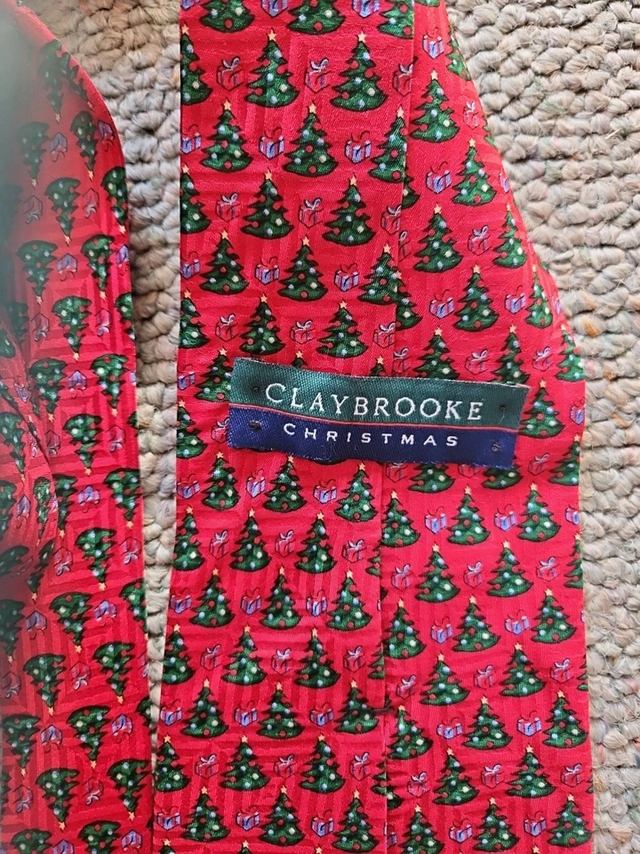Corbata de Navidad vintage árboles regalos CLAYBROOKE EE. UU. 100 % SEDA ROJO VERDE Foto 3 de 4