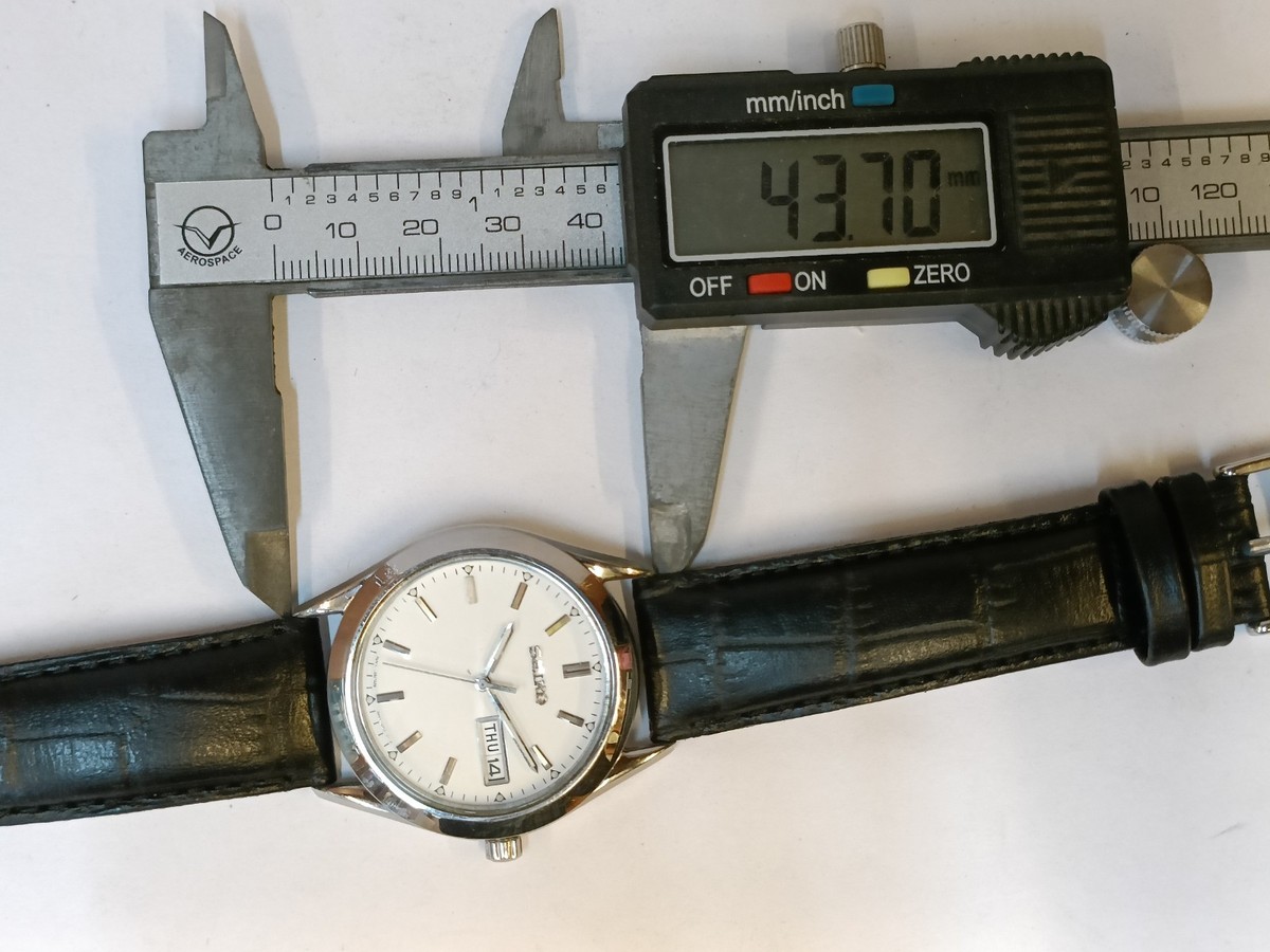 VINTAGE SEIKO QUARTZ WHITE DIAL 7N43-9070 JAPAN MEN'S WORKING