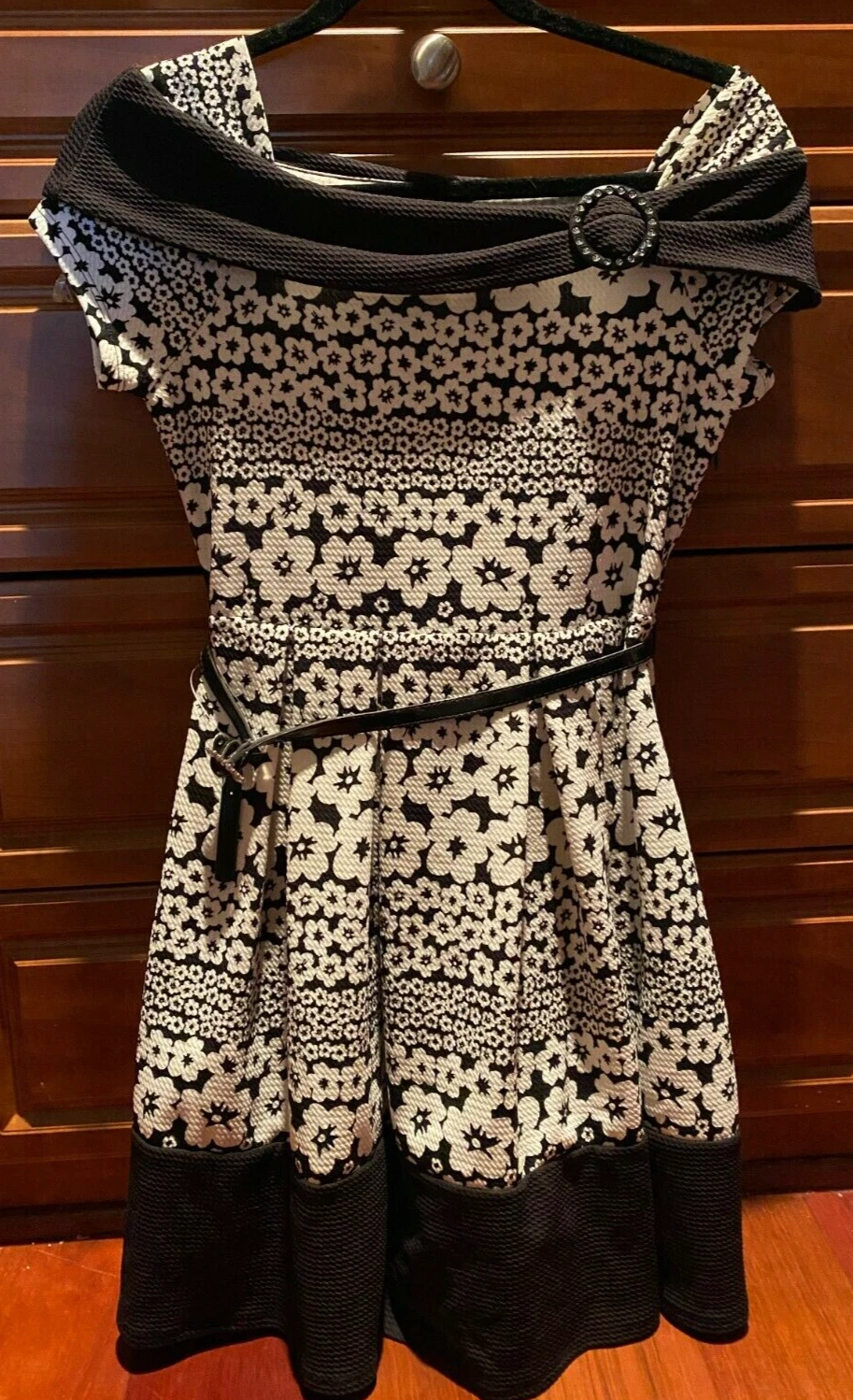 Beautees Black and white flower off shoulder dress short sleeve girls size 16