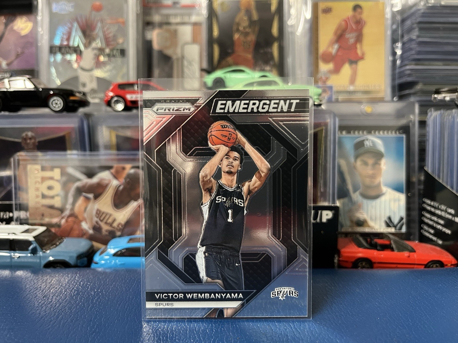 2023-24 Prizm Basketball ~ Victor Wembanyama No. 12 ~ Spurs ~ Emergent Rookie