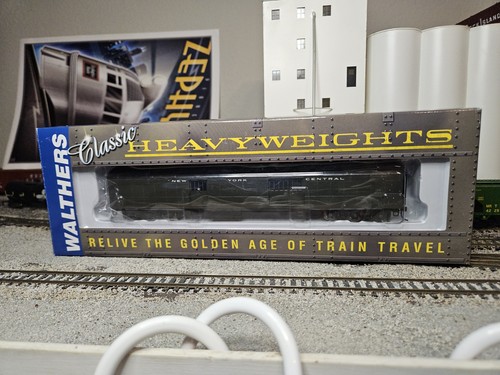 HO Walthers Heavyweight ACF 70' Baggage Car New York Central 932-10507 - Picture 9 of 9