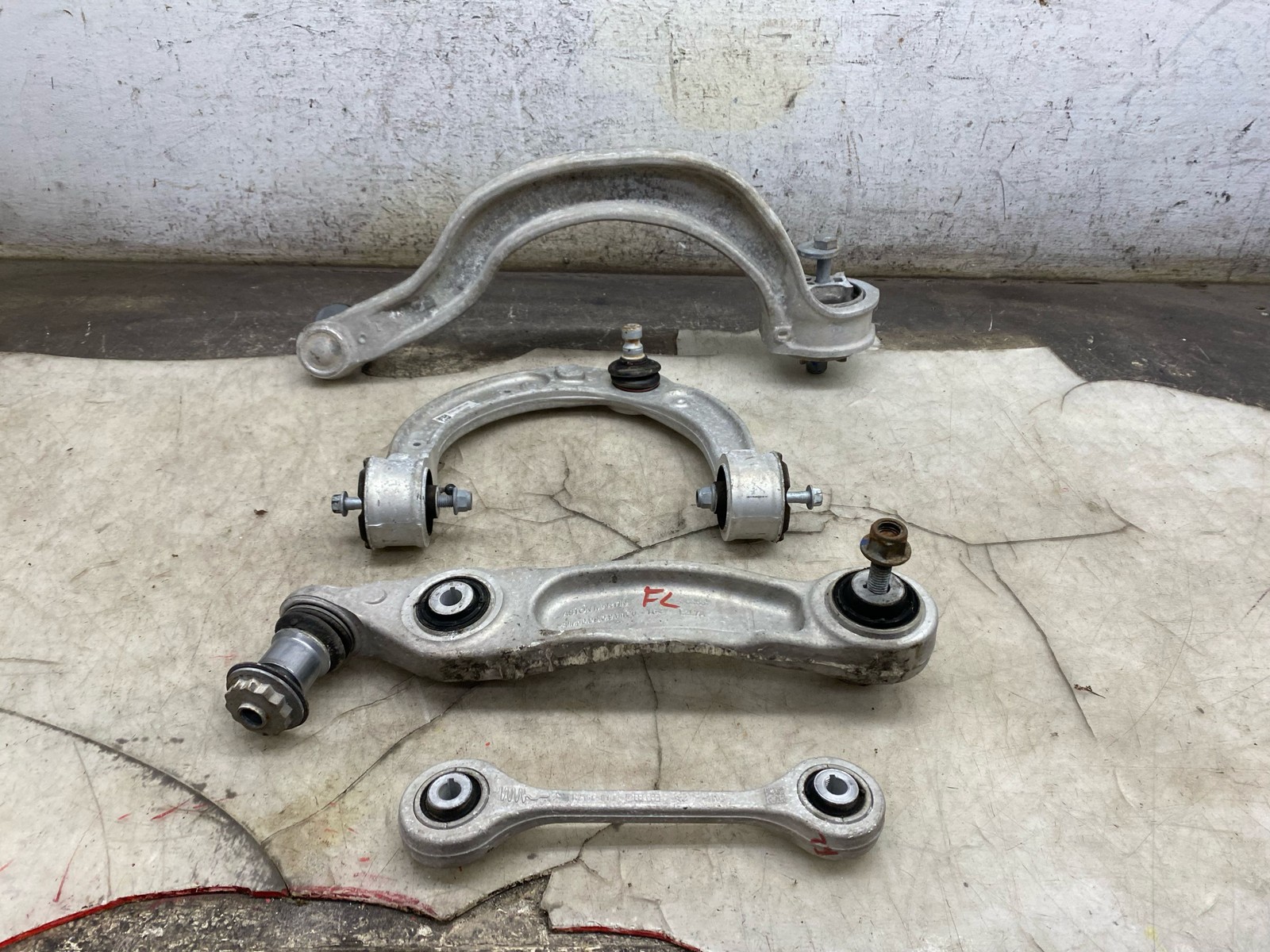 Aston Martin DBX 2020-2024 FRONT+LEFT+UPPER Control arm