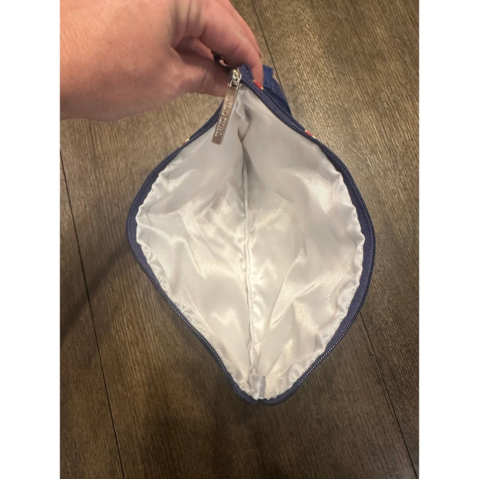 Carolina Herrera Good Girl Bolsa de Cosméticos Bolso sin asas Corazones Rojos Azul Blanco A Cuadros Foto 3 de 4