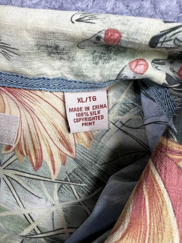 Tommy Bahama Men's XL Silk AOP Tropical Palm Tree Hawaiian Shirt - Image 4 of 4