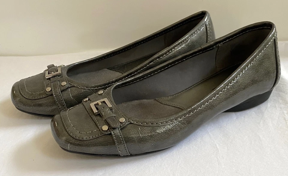 Zapato de vestir mocasín plano de charol gris St. John's Bay para mujer talla 7 ¡EXCELENTE ESTADO USADO!! Foto 4 de 4
