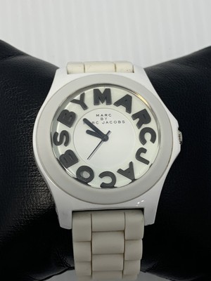 Marc Jacobs MBM4005 watch with white rubber band Original Marc Jacobs MBM4005 watch band - Horlogeband.com main image 3