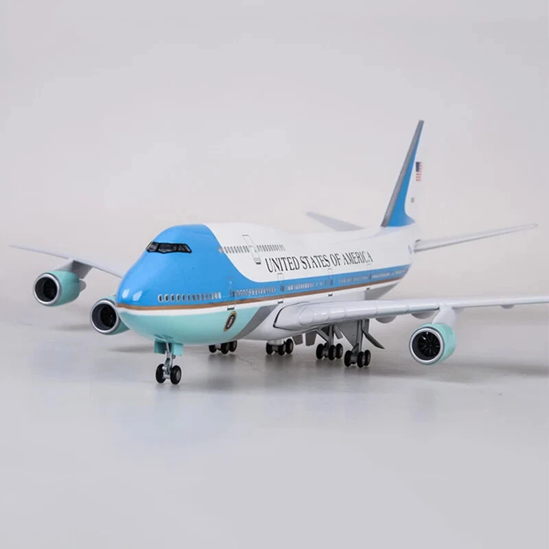 1/150 Diecast Airplane Toys Air Force One Airlines Model with Lights&Undercarria - Image 3 of 4