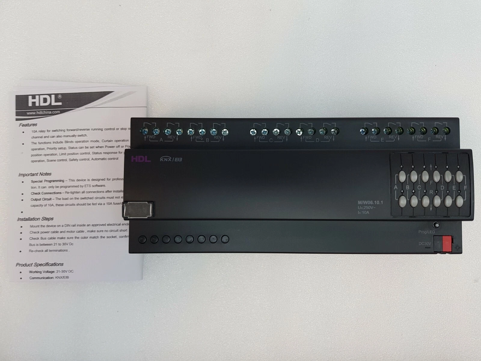 HDL M/W06.10.1 actuator with its instruction leaflet showing features and installation steps