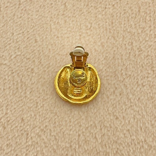 Auténticos pendientes Chanel marca de coco grabados en oro 16,89 g con caja SK080416 - Imagen 12 de 17