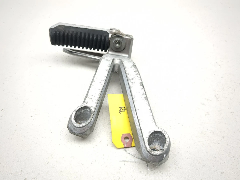 01-05 Clavija de pie trasero izquierdo pasajero Suzuki Bandit GSF1200S GSF 1200 Foto 2 de 4