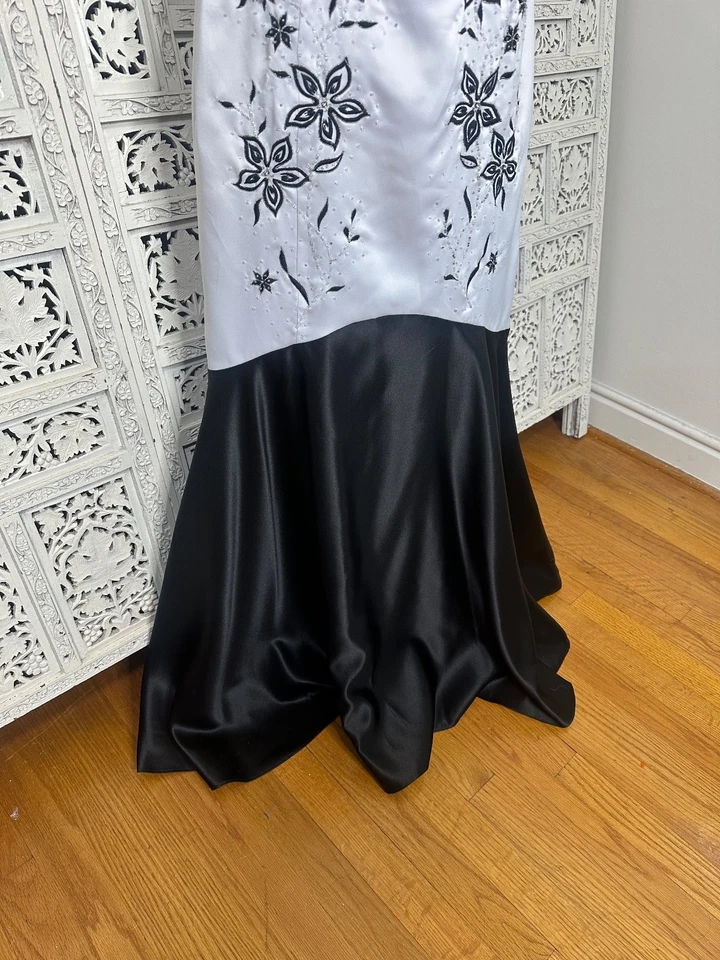 Vtg Morgan & Co Black & White Y2K Beaded Floral Embroidered Formal Prom Dress - Image 3 of 4