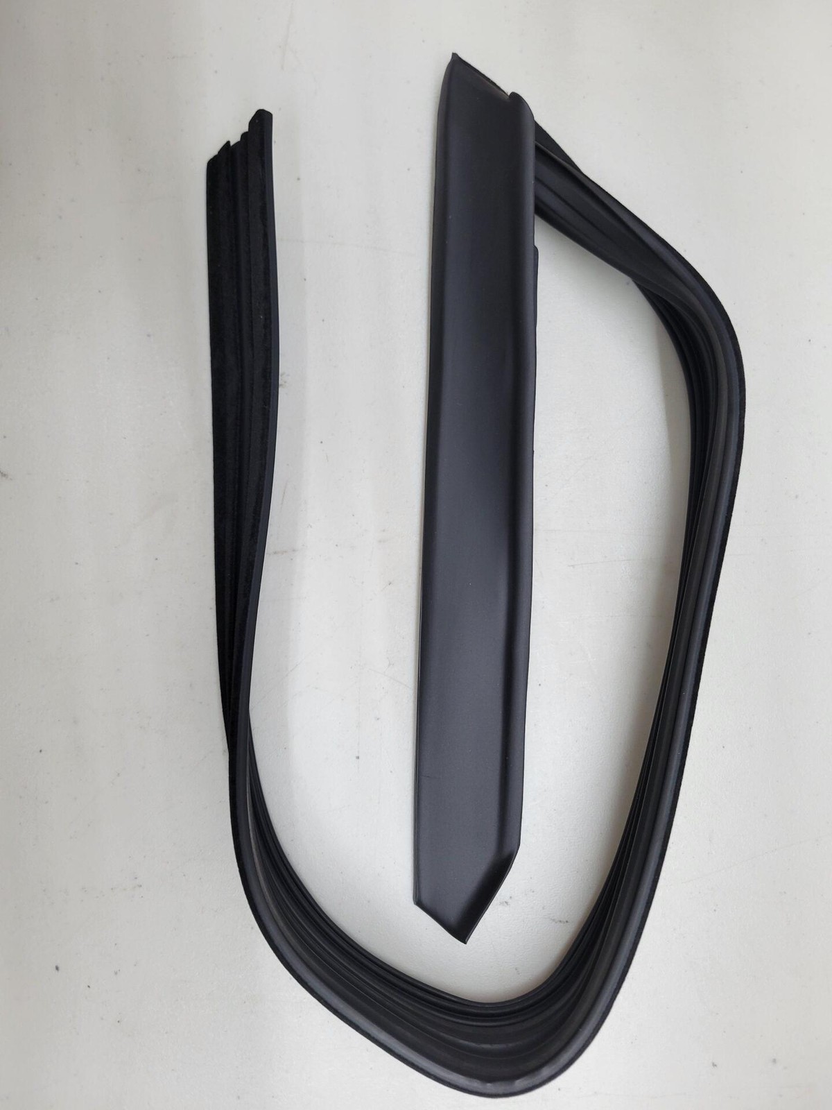 Rolls Royce & Bentley Front Right Seal Window Door UE8420