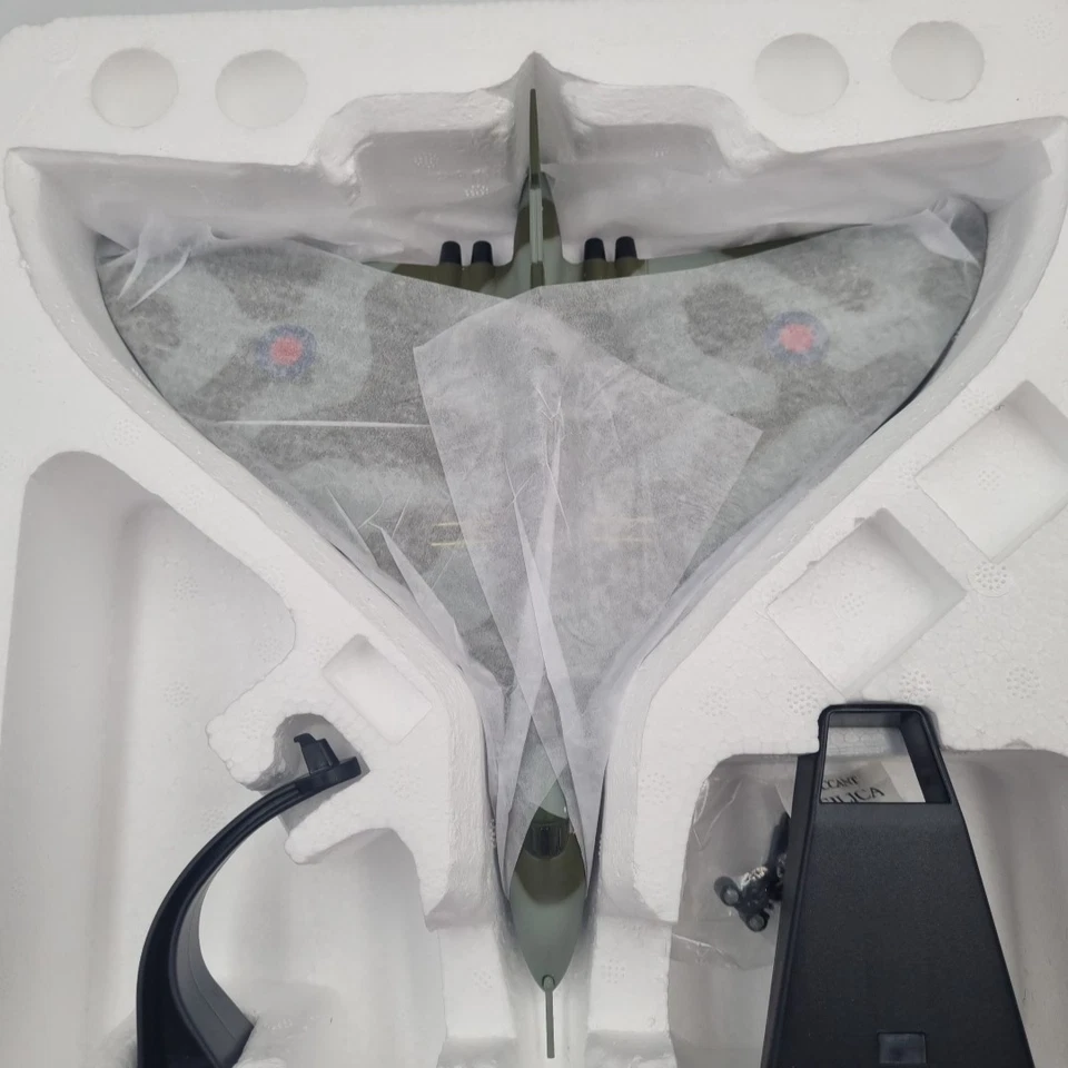 Avión militar ATLAS EDITIONS AVRO VULCAN 1:144 JET AGE NUEVO Foto 3 de 4