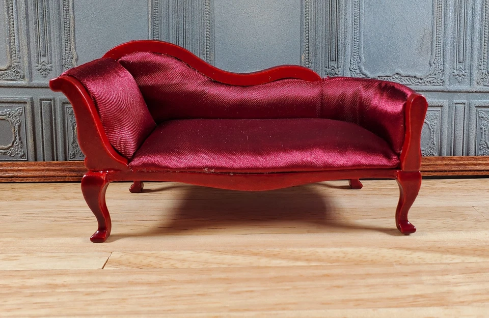 Casa de Muñecas Pequeño Victoriano Persecución Sofá Borgoña Escala 1:12 Muebles Miniatura Foto 3 de 4