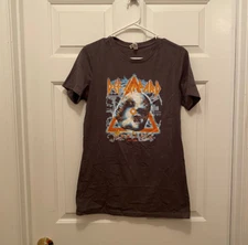 New Def Leppard Women's Hysteria 1987-2020 Pour Some Sugar T-Shirt Gray XL