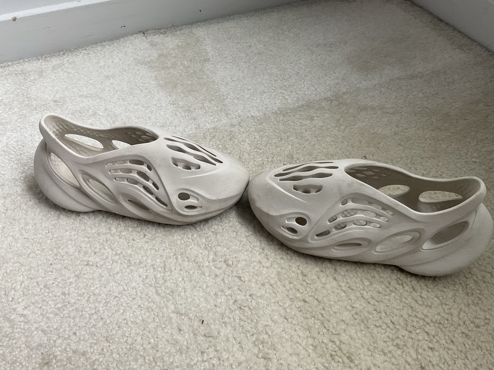 Adidas Yeezy Foam RNNR Sand Size 7 Men's