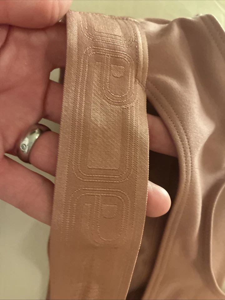 Colher Victoria’s Secret rosa Activewear levemente forrada Bralette 20-22” ao redor - Imagem 4 de 4