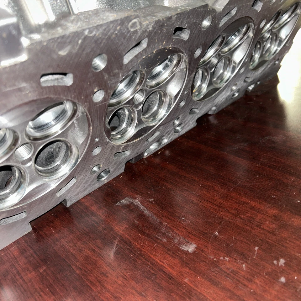 Toyota Tundra 2017-2021 5,7 culatas izquierda/derecha 11102-39335 11101-09650 Foto 4 de 4