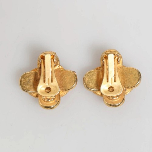 CHANEL Vintage Coco Mark Clip-On Earring 94A Gold Plated with Box - Picture 5 of 7