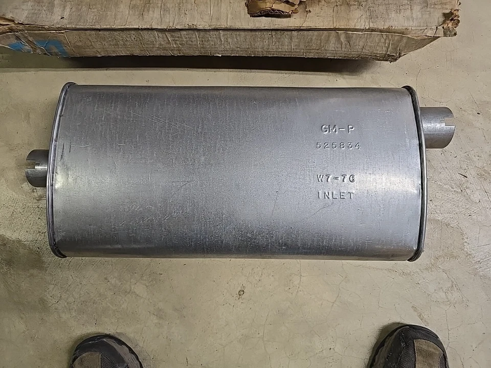 Silenciador Pontiac Catalina Bonneville 252834 671661A 1975 nuevo de lote Foto 2 de 4