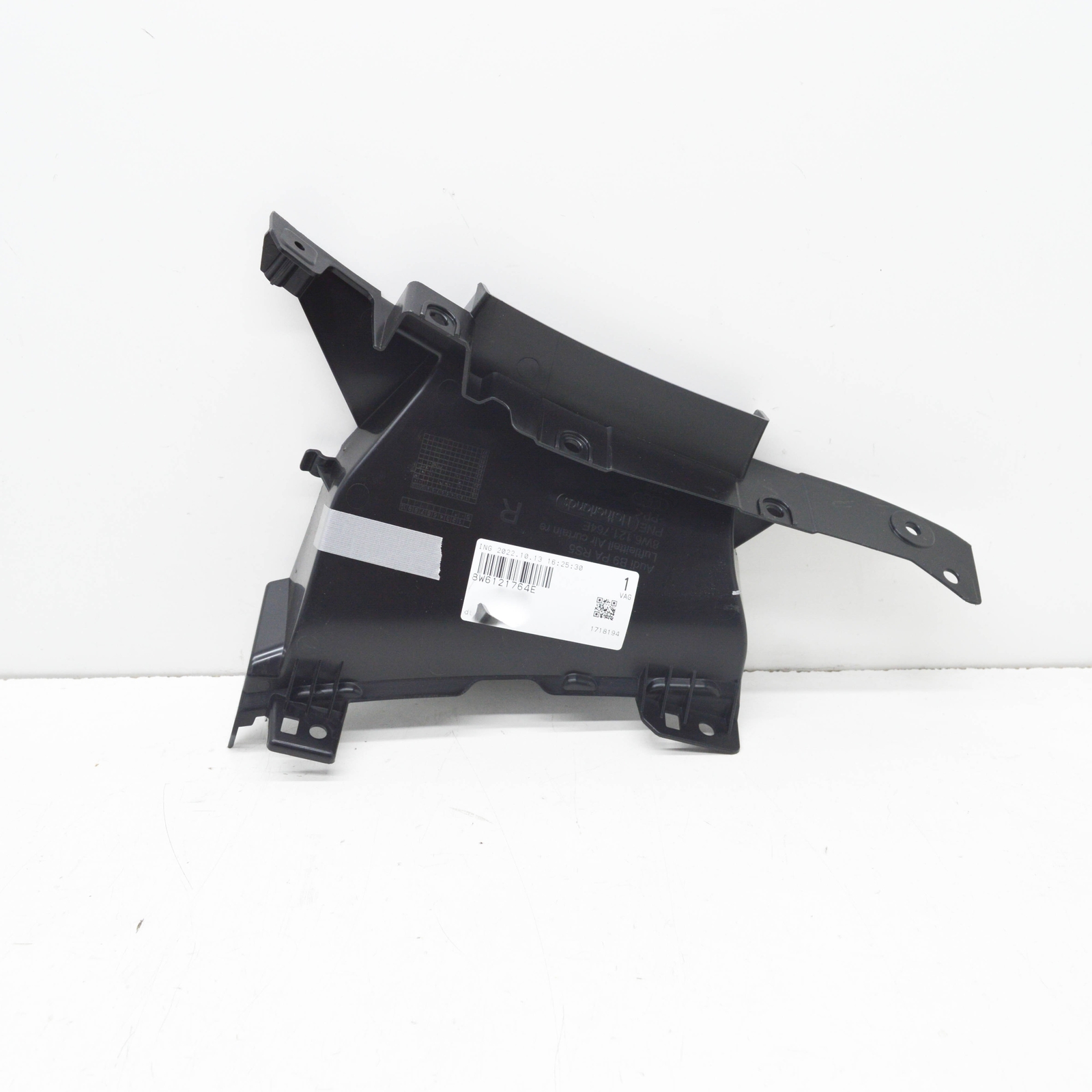 NEW AUDI RS5 8W6 FRONT BUMPER RIGHT AIR GUIDE 8W6121764E 8W6-121-764-E