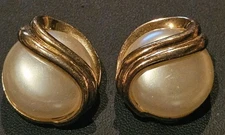 Rare TRIFARI Vintage Gold Large Faux Pearl Power Clip-On Earrings 1 Inch
