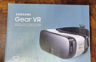 Samsung SM-R322NZWAXAR Gear VR Headset - Frost White New in Box