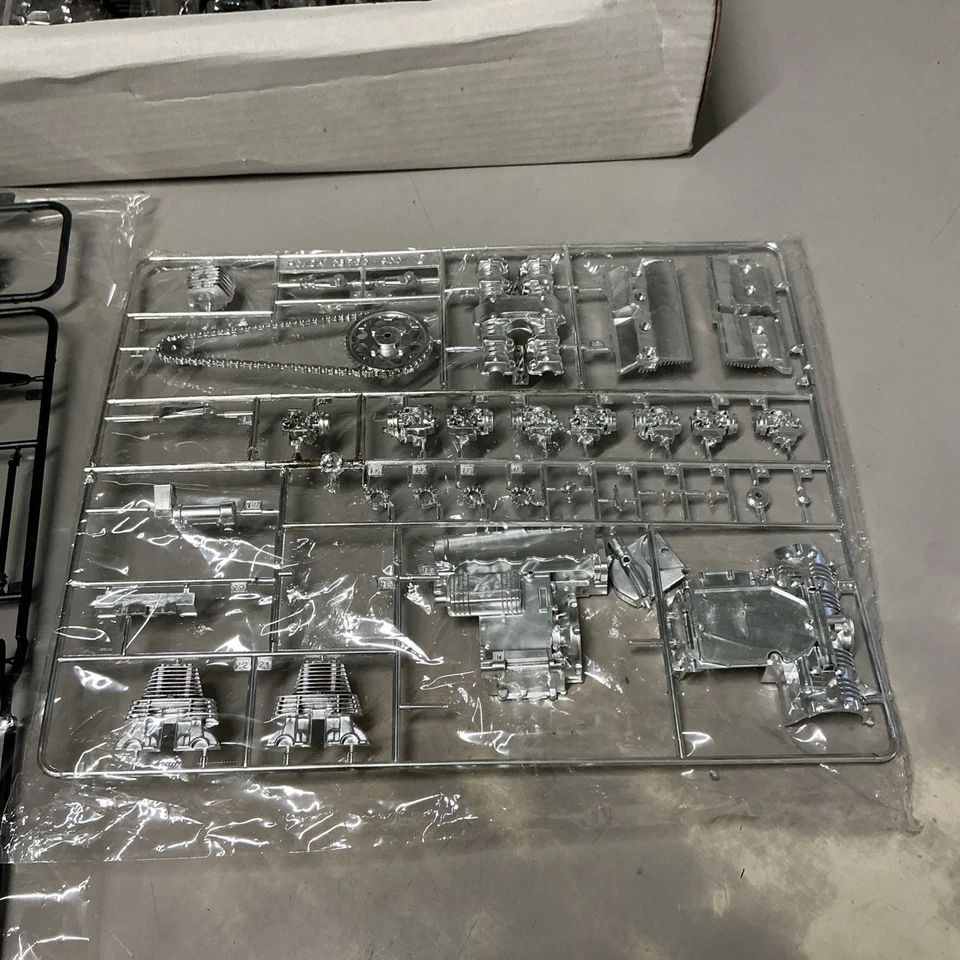 Modellino HONDA CB 900 F - Nitto 1/8 Tk. 1780 - NUOVO Kit Da Montare Vintage - Immagine 3 di 4