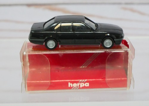 Herpa 030434, BMW 735i sedán de 4 puertas, negro, escala 1/87 HO | Zustand: New