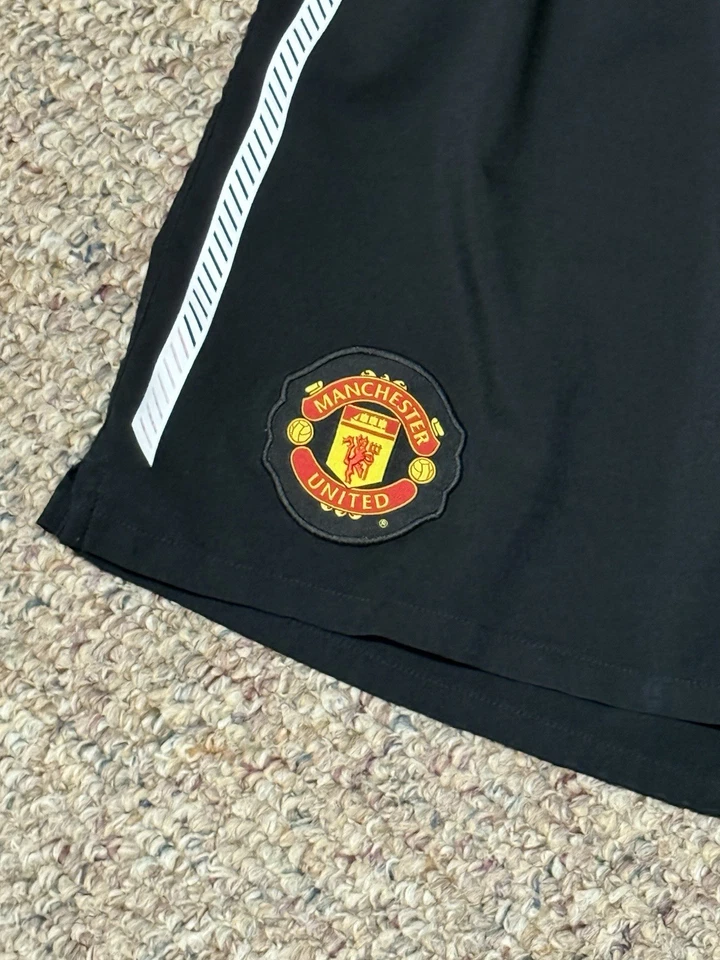 Pantalones Cortos de Fútbol Nike Manchester United FC Adulto Talla Grande Negros Para Hombre Foto 2 de 4