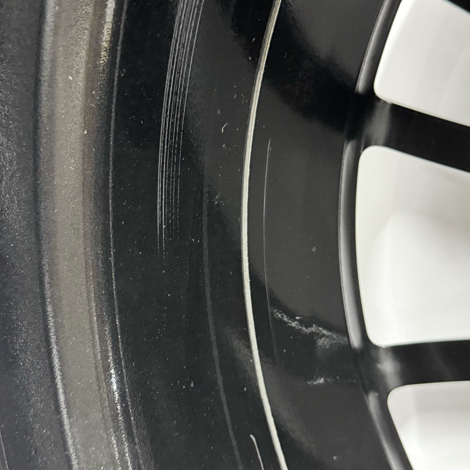 (1) McLaren 570S MACHINED BLACK FRONT Wheel 8JX19” P/N 13B0928CP OEM