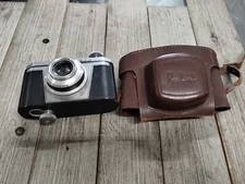 Vintage 1950s  Realist 35A Camera With Vero 45mm Lens And Leather Case Included 