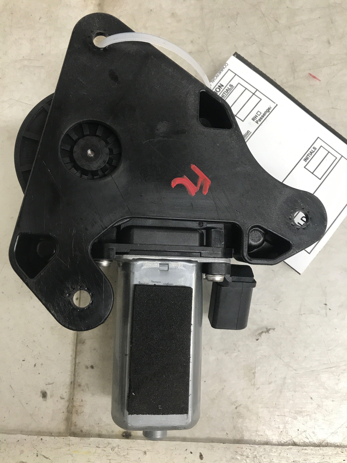 2013 - 2019 BENTLEY FLYING SPUR FRONT LEFT DOOR CLOSE ASSIST ACTUATOR MOTOR OEM